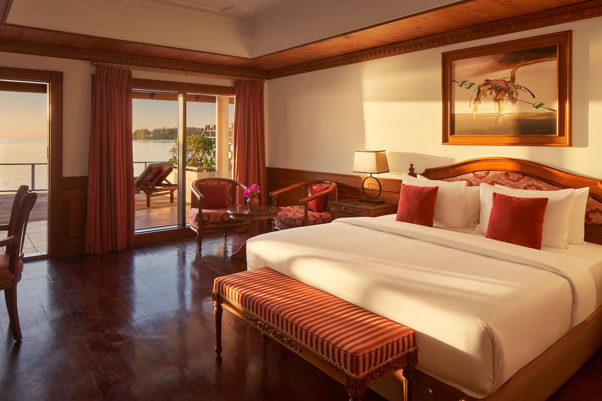 ห้องเอ็กเซกคิวทีฟสวีท, เตียงใหญ่ 2 เตียง (Two Bedroom Overwater Suite) | มินิบาร์, ตู้นิรภัยในห้องพัก, โต๊ะทำงาน, ผ้าม่านกันแสง