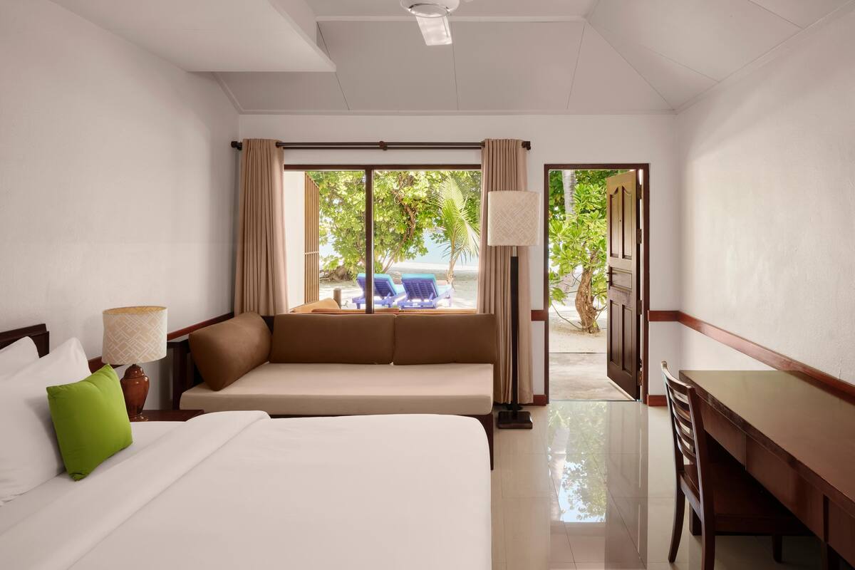 ซูพีเรียวิลล่า, เตียงใหญ่ 1 เตียง และโซฟาเบด (Sunset Beach Villa) | มินิบาร์, ตู้นิรภัยในห้องพัก, โต๊ะทำงาน, ผ้าม่านกันแสง