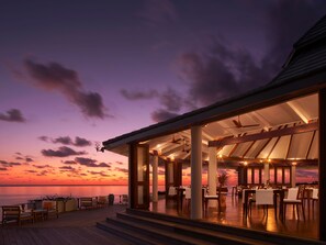 5 restaurants; breakfast, lunch, dinner and brunch served  - Villa Park Sun Island Resort (Nalaguraidhoo)
