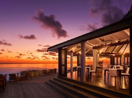 5 restaurantes; se sirve desayuno, almuerzo, cena y brunch