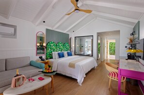 Rom – deluxe, flere senger (Two Bedroom Beach Pool Villa) | Minibar, safe på rommet, skrivebord og blendingsgardiner