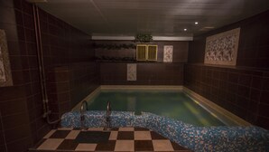 A swimming pool with a checkered floor and a blue mosaic border. - Sputnik (Minsk)