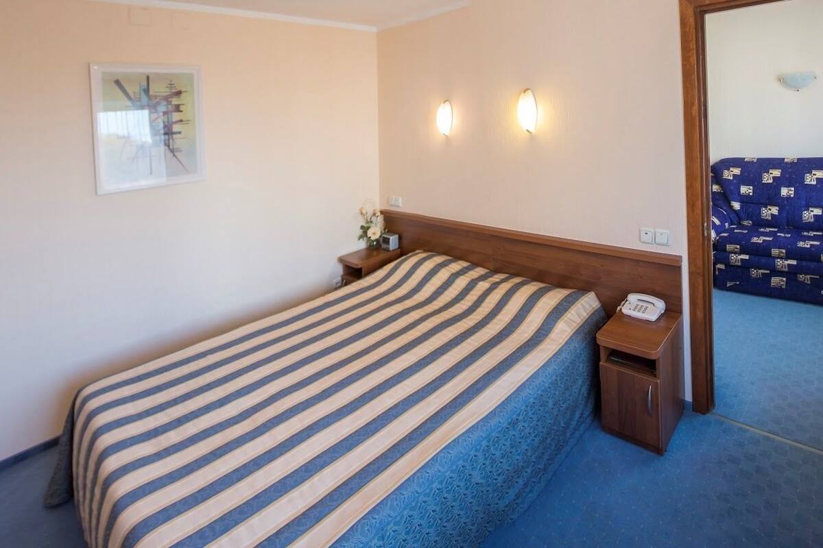 desk, iron/ironing board, free cots/infant beds, rollaway beds