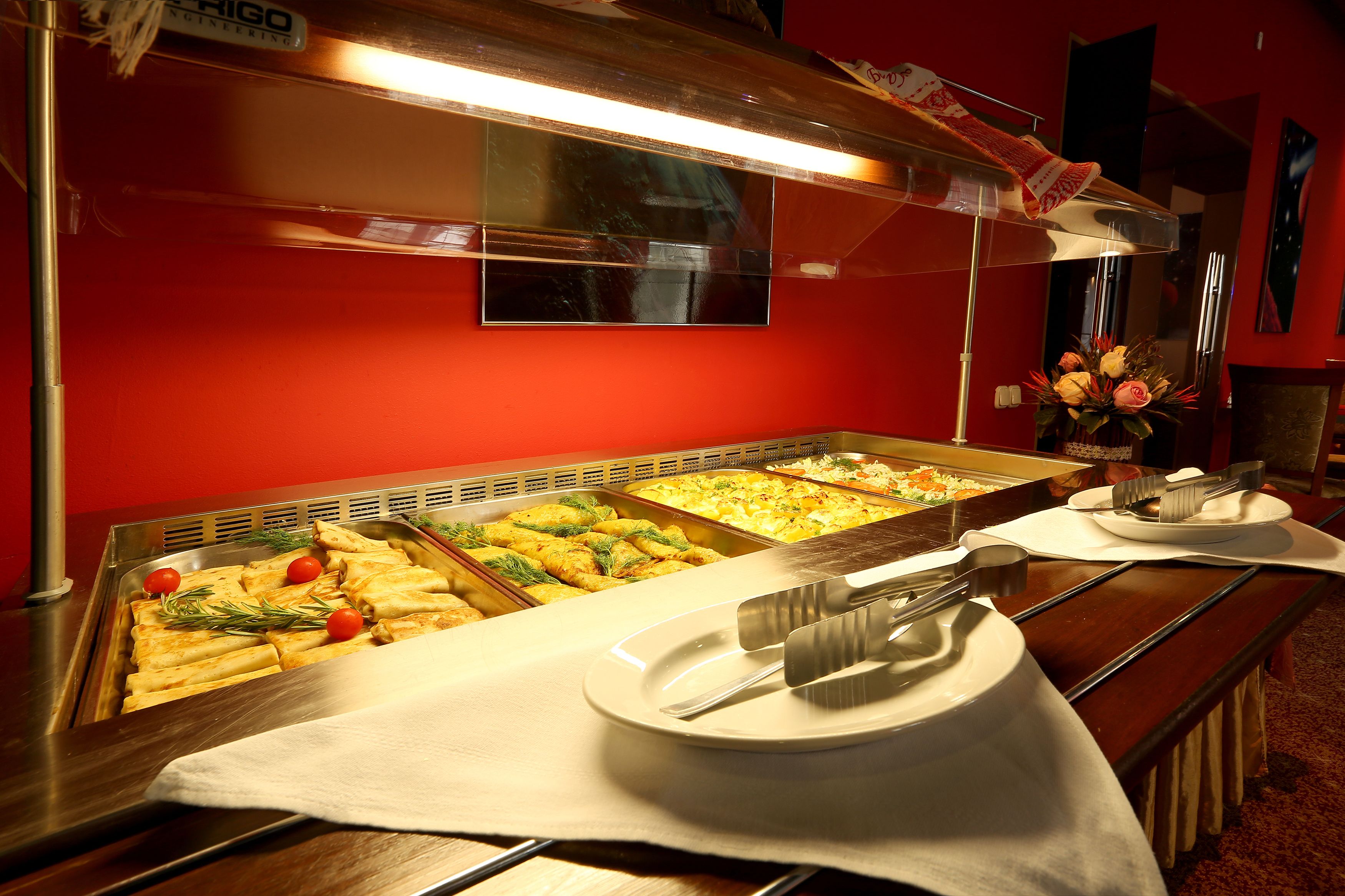 Desayuno buffet (USD 10 por persona) 