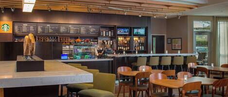 Petit déjeuner complet servi tous les jours en supplément