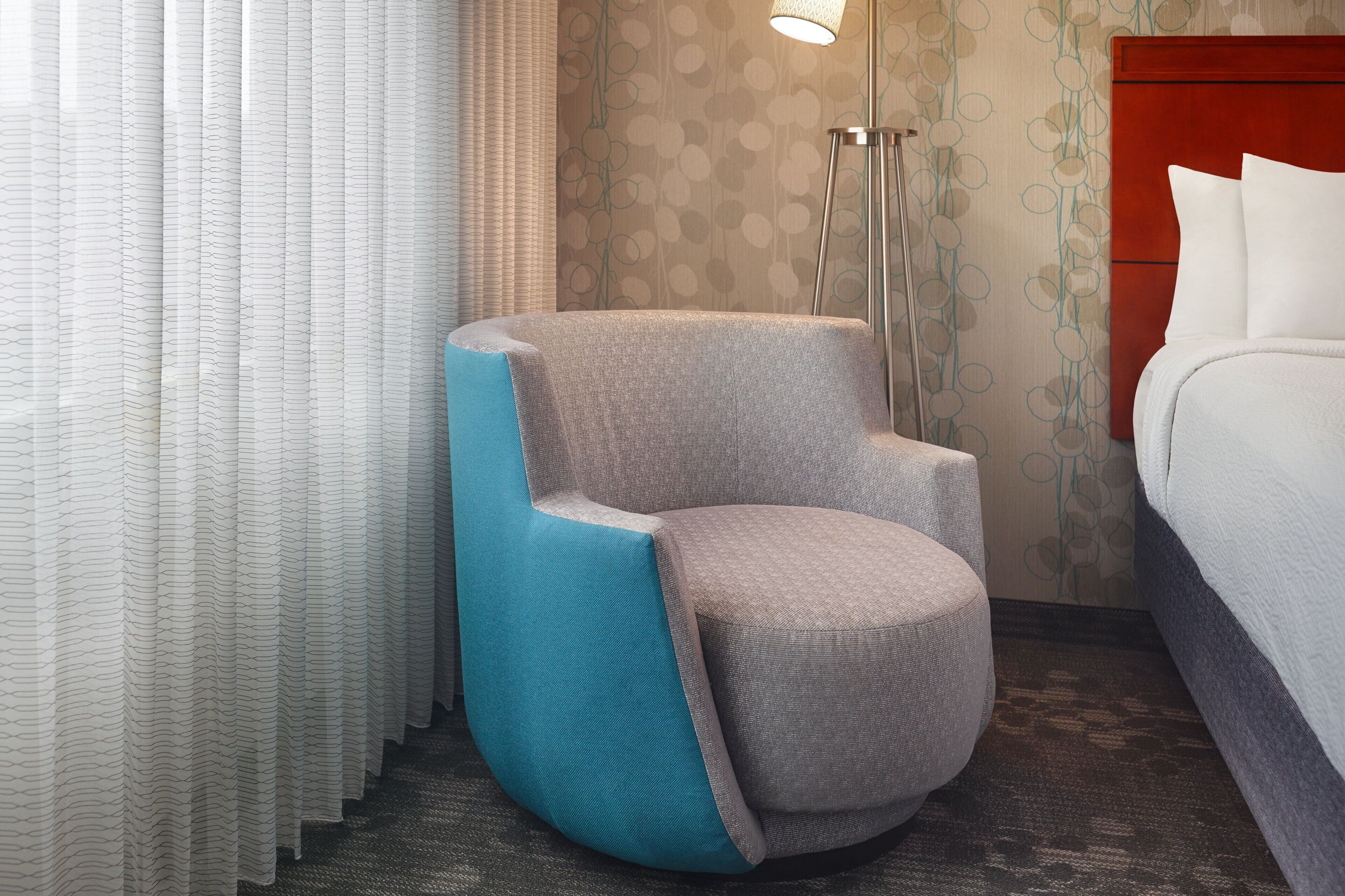 1 bedroom, pillow-top beds, desk, laptop workspace