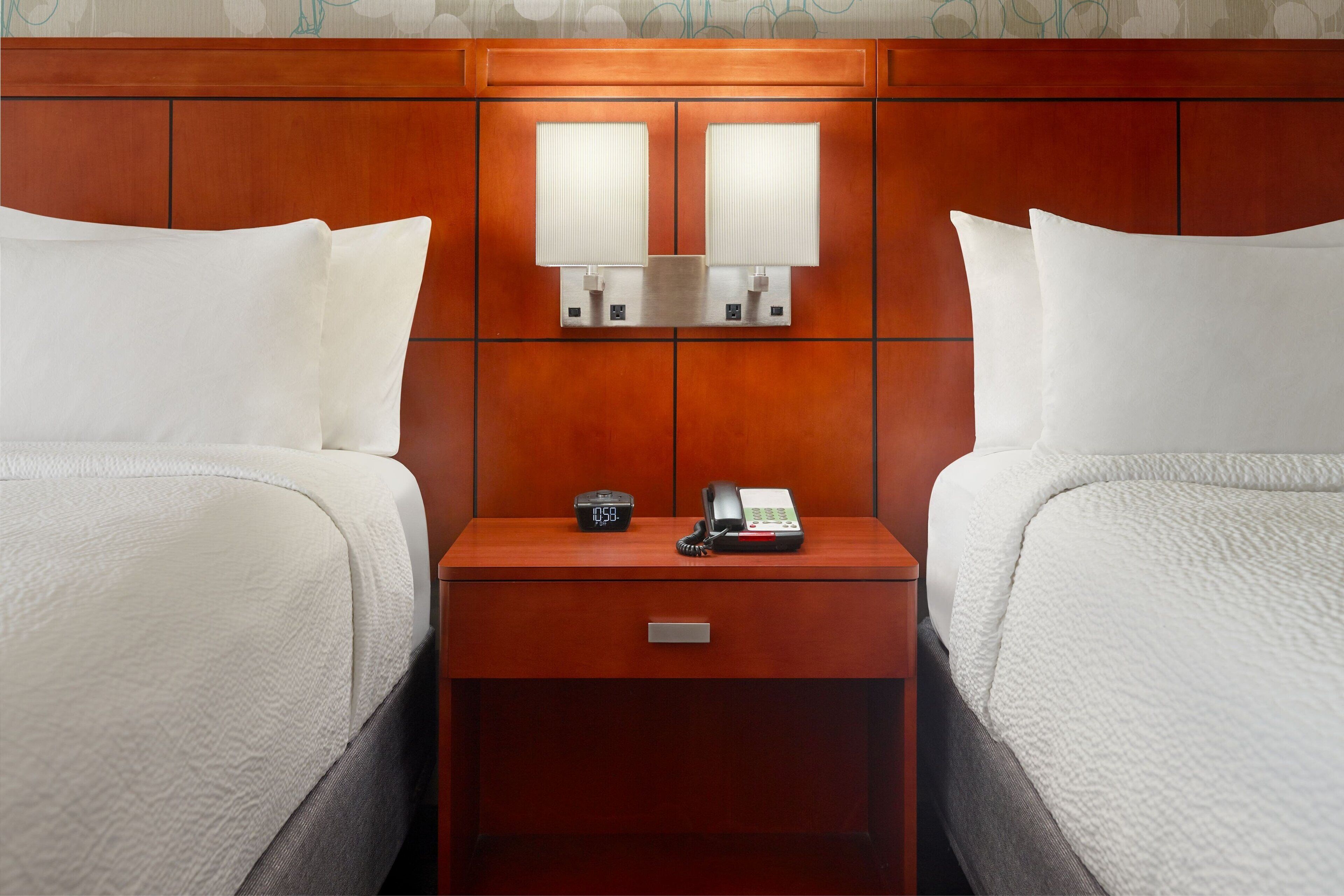 1 bedroom, pillow-top beds, desk, laptop workspace