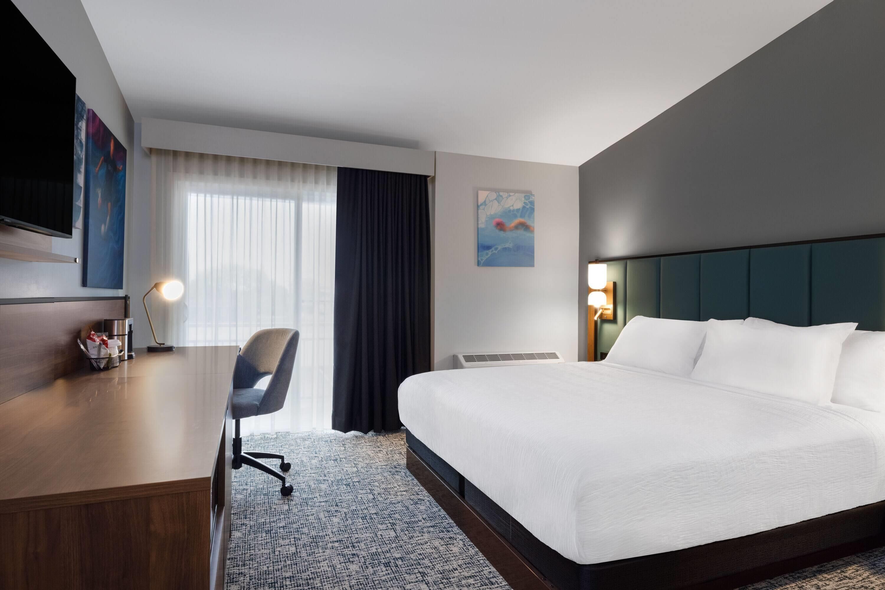Room, 1 King Bed, Non Smoking | Free WiFi, bed sheets