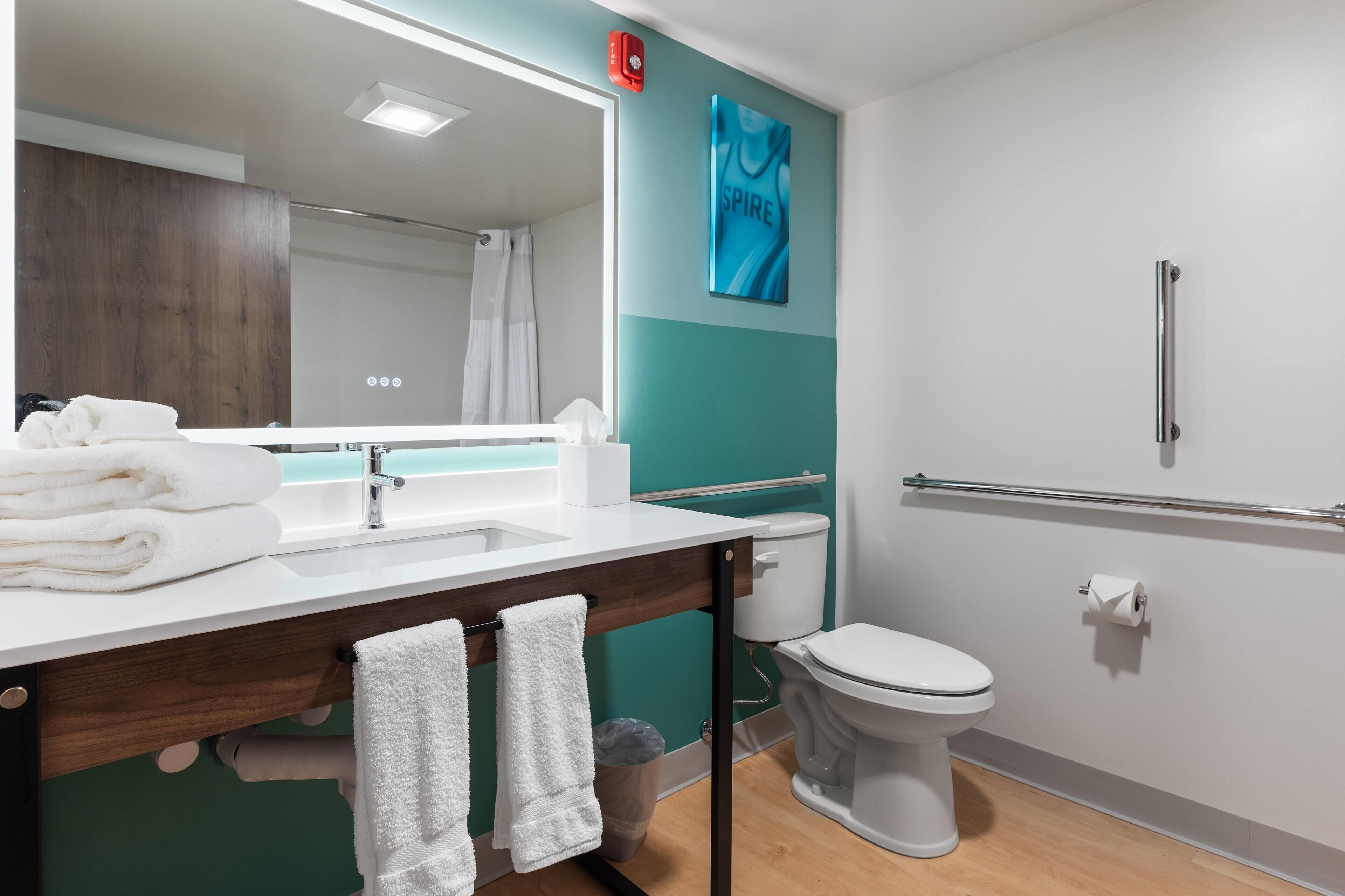 Room, 2 Queen Beds, Accessible, Non Smoking (Bathtub W/grab Bars) | Bathroom