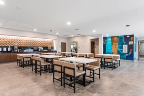 包含每日自助早餐