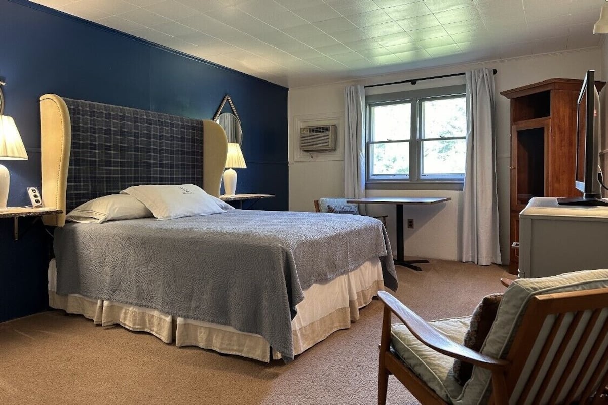 Standaard kamer, 1 queensize bed | Individueel gedecoreerd, individueel gemeubileerd, een laptopwerkplek