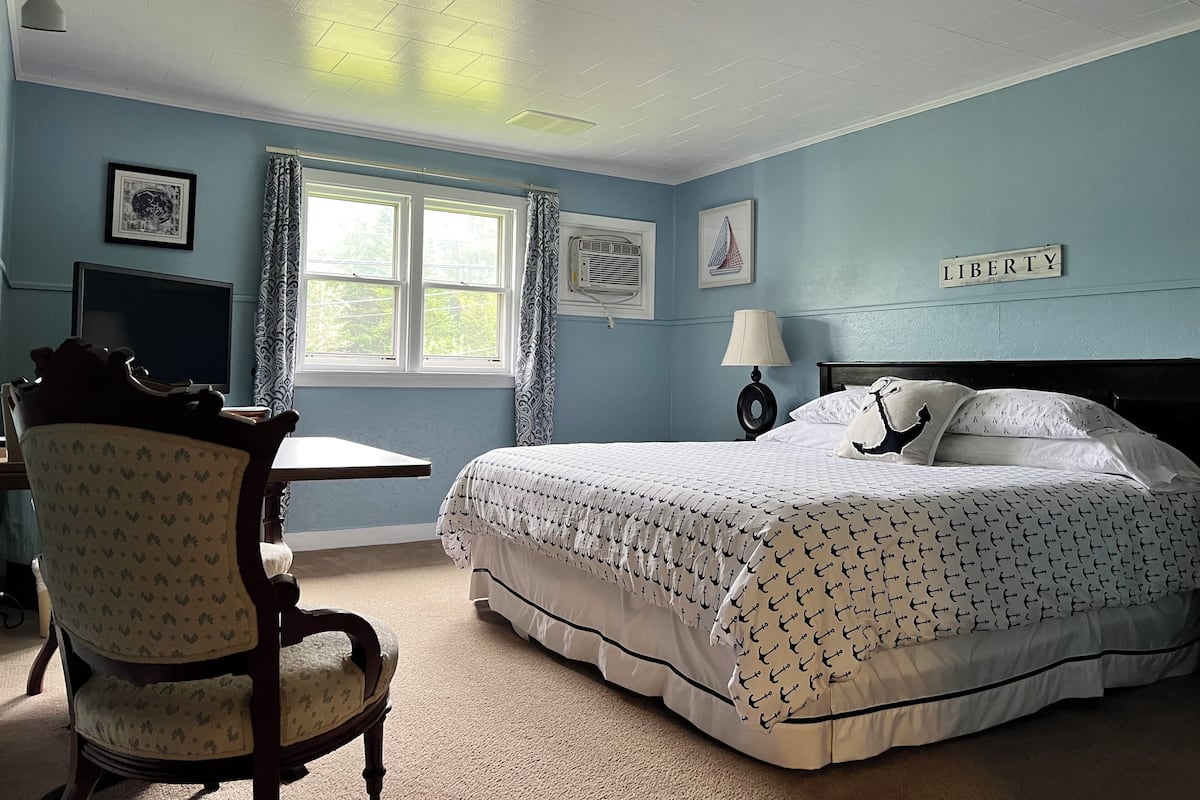Standaard kamer, 1 kingsize bed | Individueel gedecoreerd, individueel gemeubileerd, een laptopwerkplek