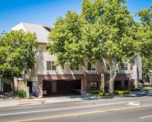 Exterior - Hotel Med Park, an Ascend Collection Hotel (Sacramento)
