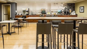 Free continental breakfast - Hotel Med Park, an Ascend Collection Hotel (Sacramento)