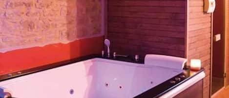 Sauna, spa tub, steam room