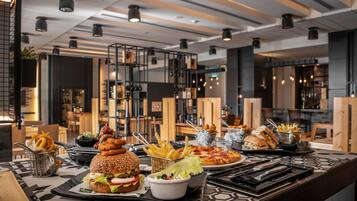 3 restaurants, breakfast served