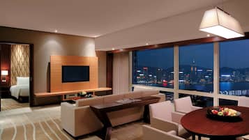 Minibar, in-room safe, desk, iron/ironing board