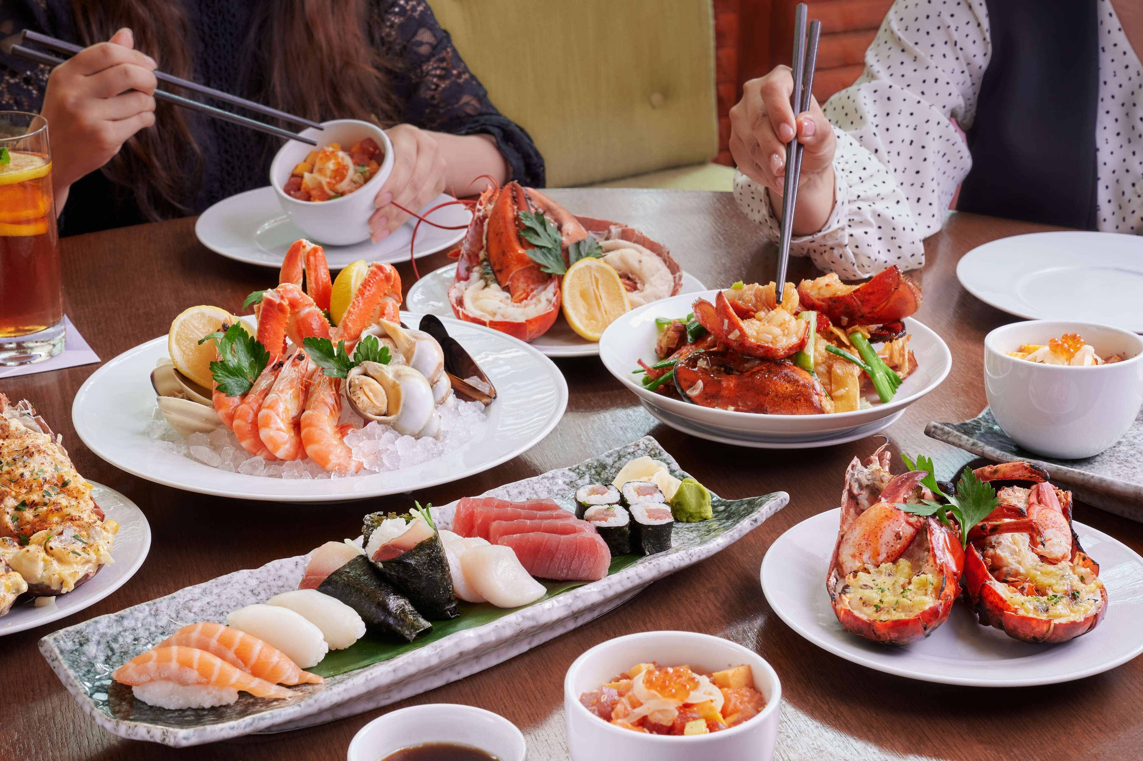 breakfast, lunch and dinner served