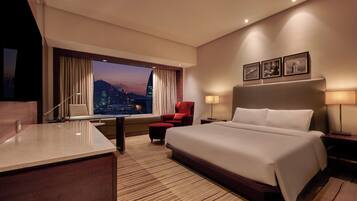 Minibar, coffres-forts dans les chambres, bureau