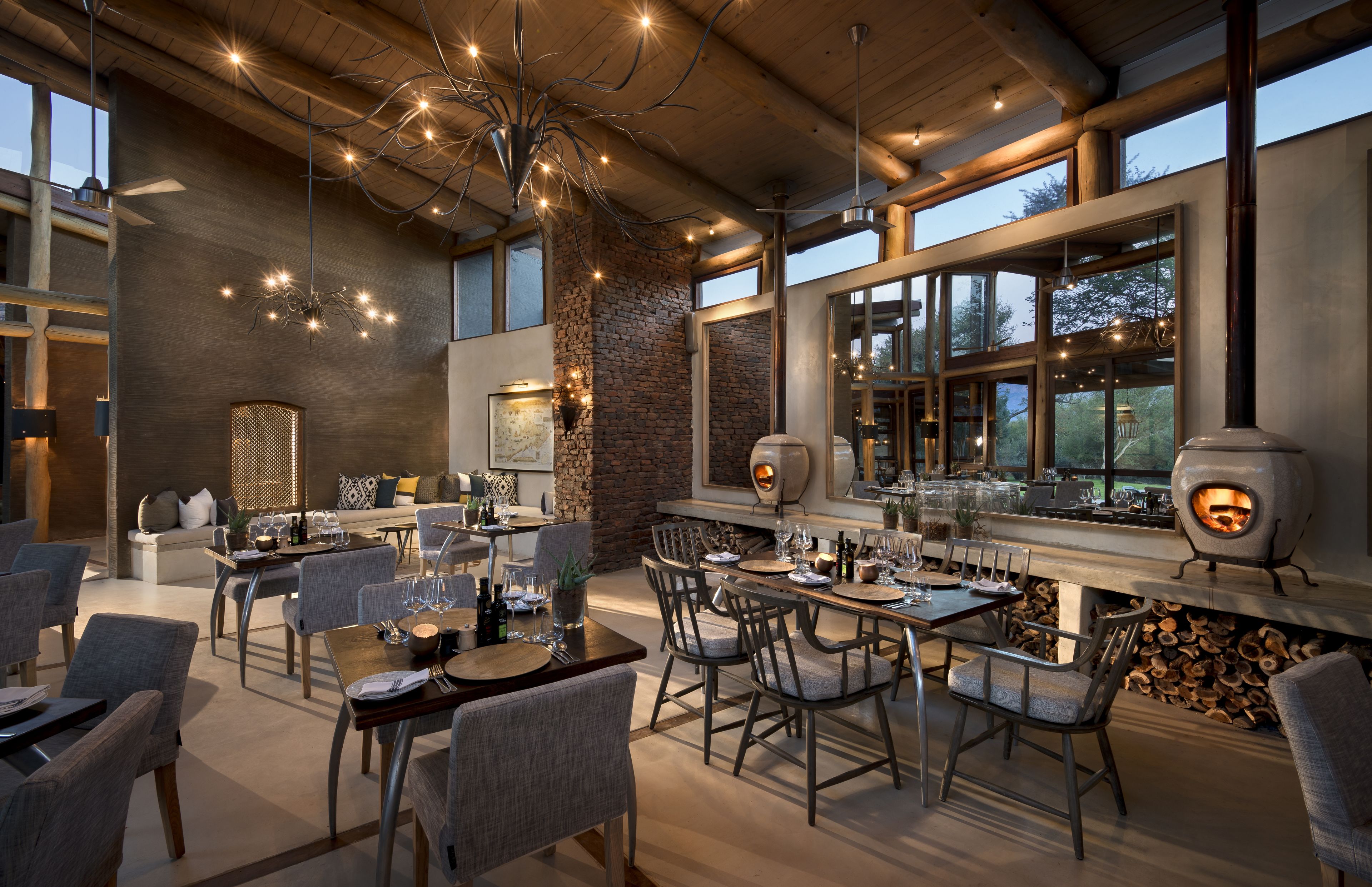 Petit déjeuner, déjeuner et dîner servis sur place, vue sur le jardin