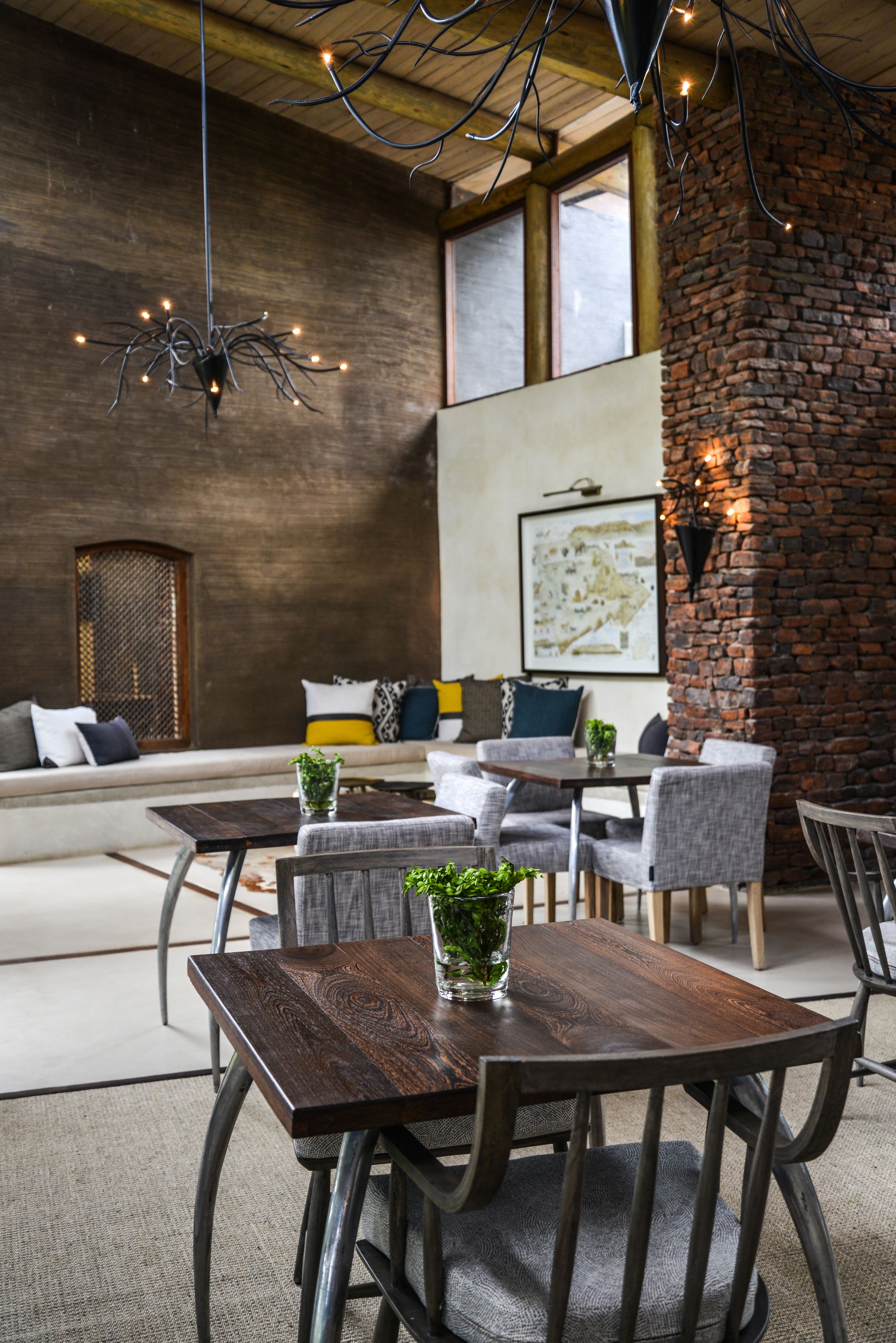 供应早餐、午餐和晚餐，非洲菜，花园景观