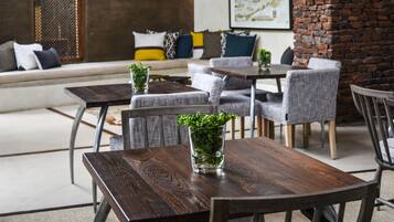 Serviço de café da manhã, culinária africana, vistas para o jardim