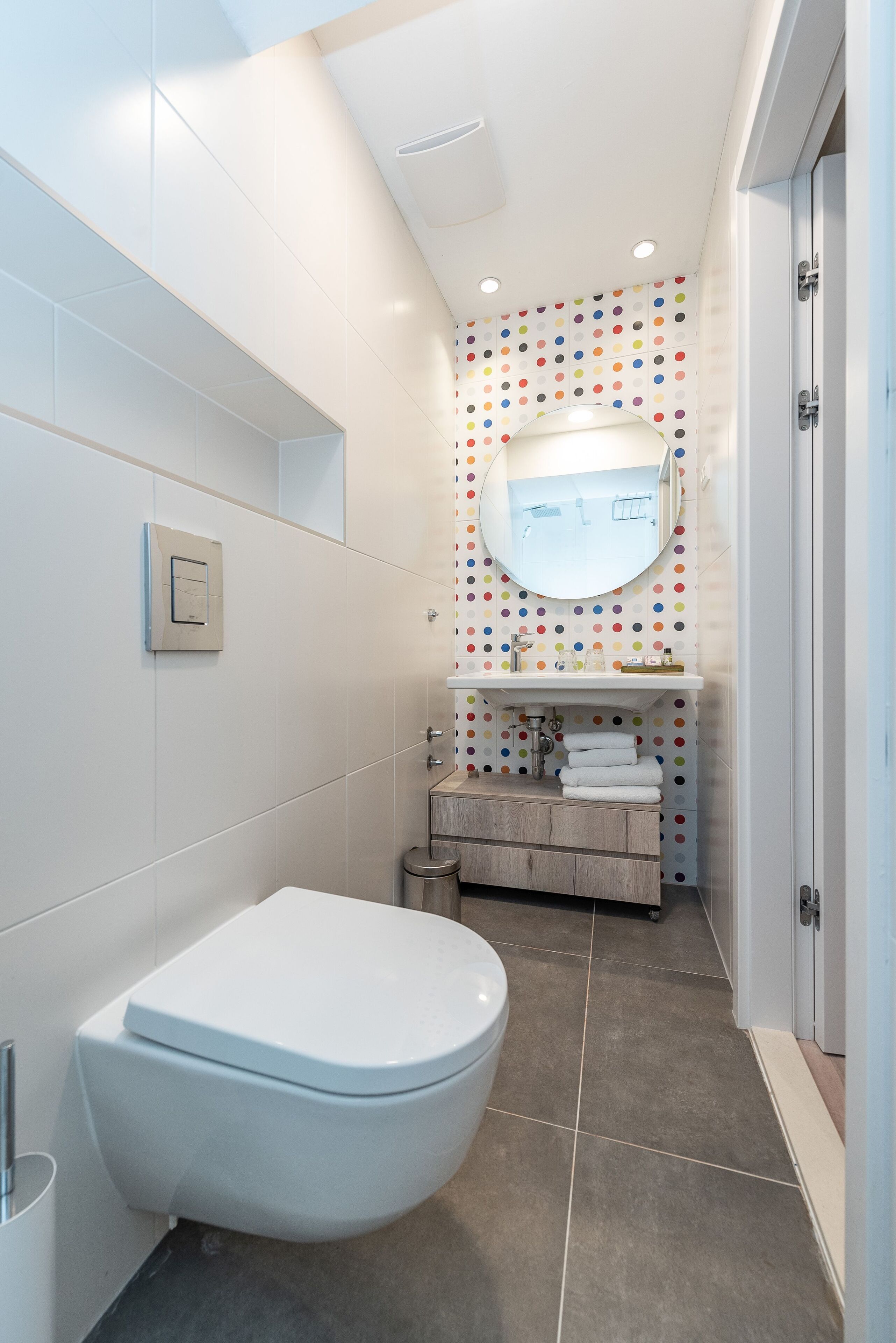 superior room | bathroom | free toiletries, hair dryer, towels