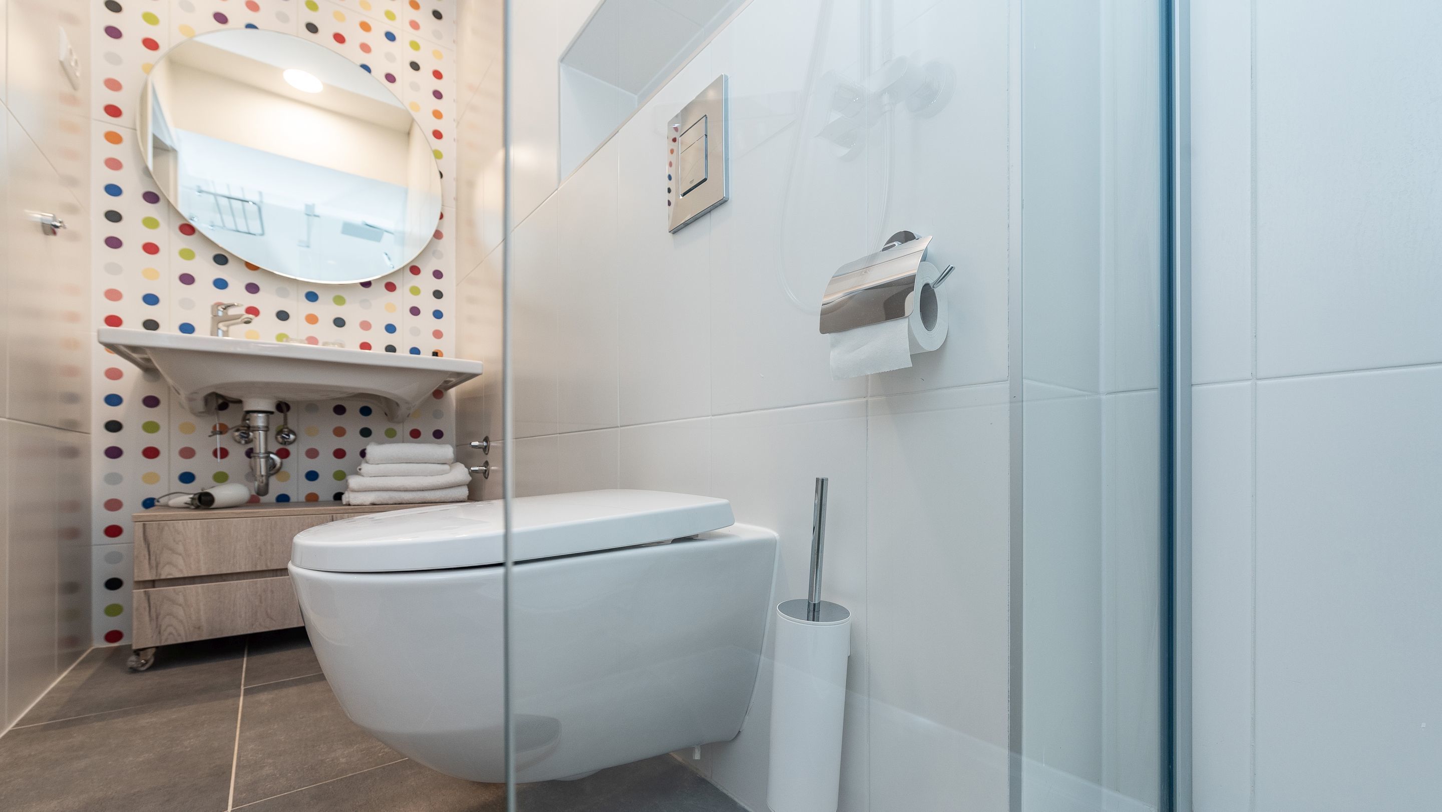 standard double room, partial sea view | bathroom | free toiletries, hair dryer, towels