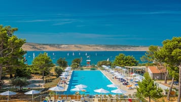 Indendørs pool, 2 udendørs pools
