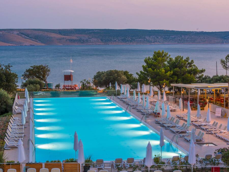 Indoor pool, 2 outdoor pools