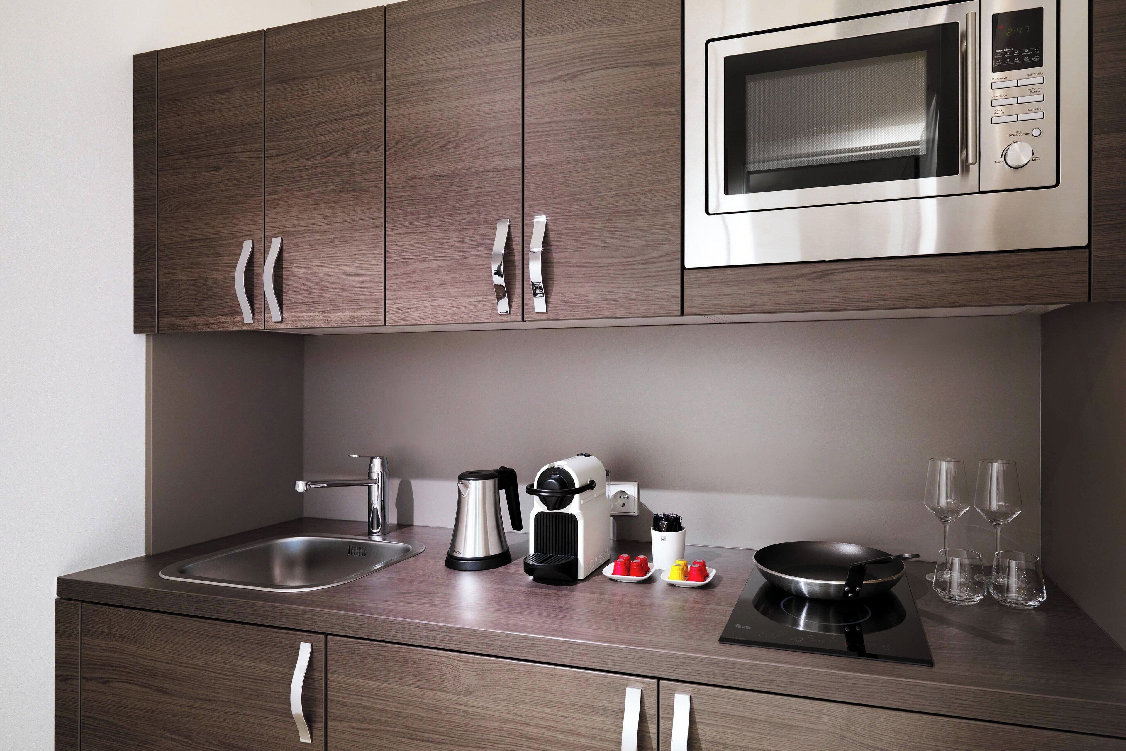 presidential suite, 1 king bed, non smoking | private kitchen | fridge, coffee/tea maker