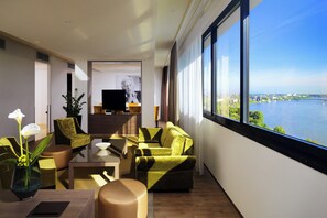 In-room safe, desk, blackout drapes, soundproofing - Bonn Marriott Hotel (Bonn)