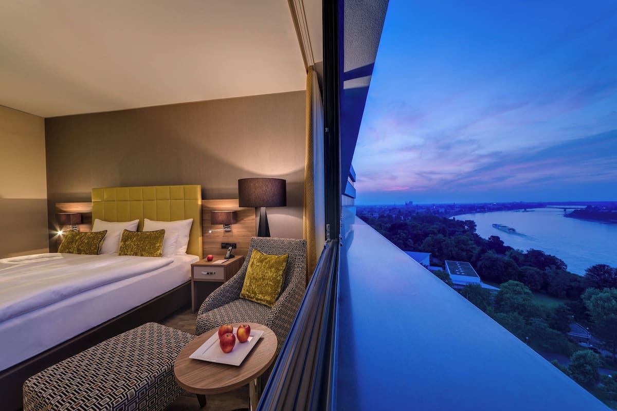 deluxe room, 1 king bed, non smoking, river view | 1 bedroom, in-room safe, desk, blackout curtains