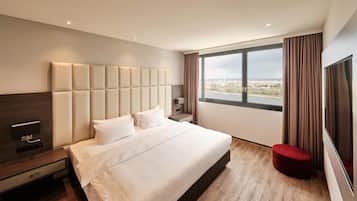 Suite (Panorama) | Zimmersafe, Schreibtisch, Verdunkelungsvorhänge, schallisolierte Zimmer
