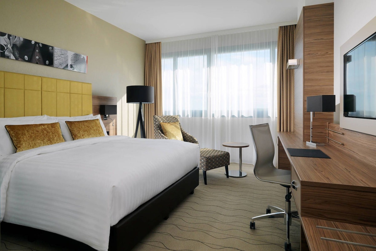 In-room safe, desk, blackout curtains, soundproofing