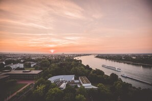 Water view - Radisson Blu Hotel, Bonn (Bonn)