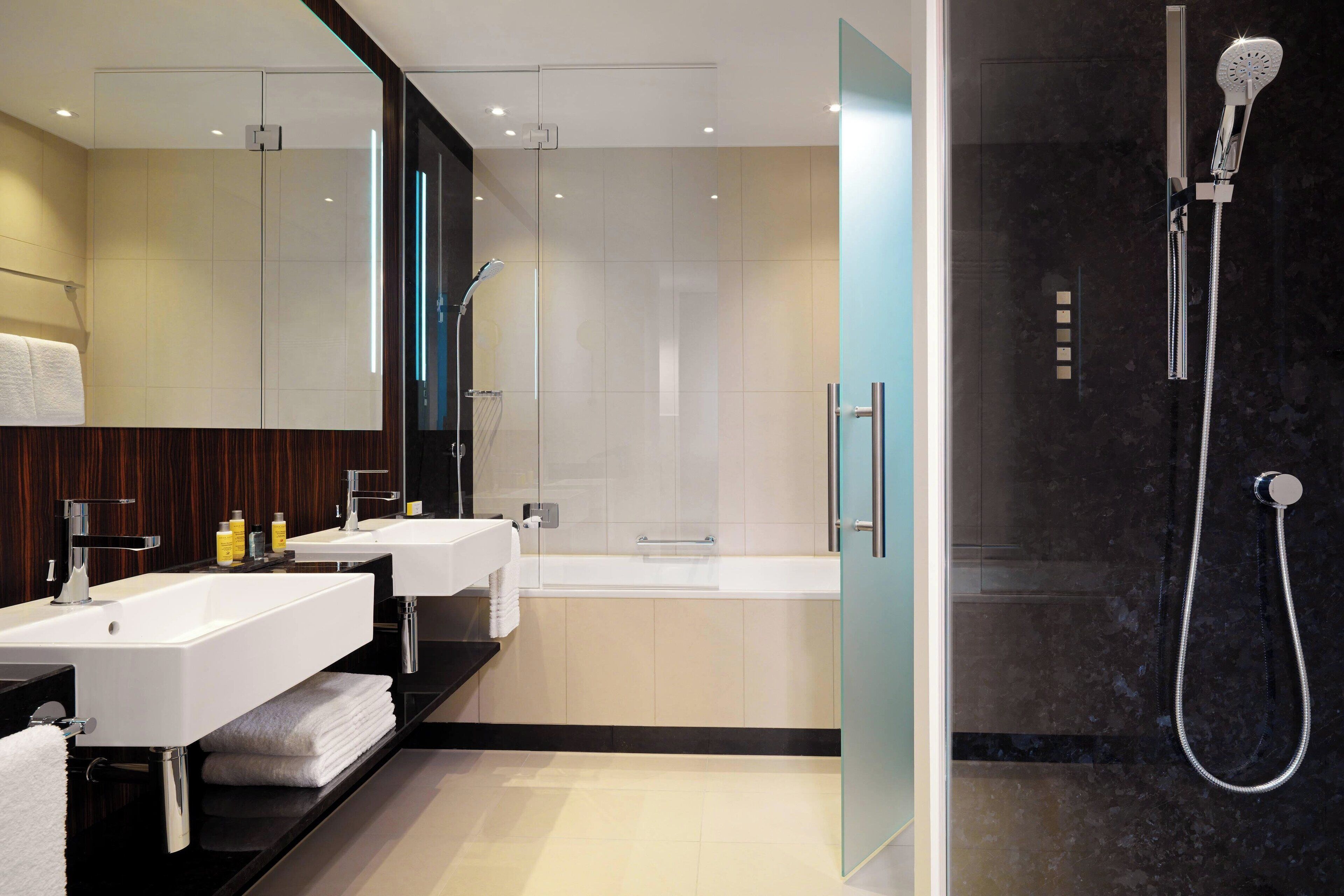 suite, 1 bedroom, non smoking, corner | bathroom | free toiletries, hair dryer, towels, soap