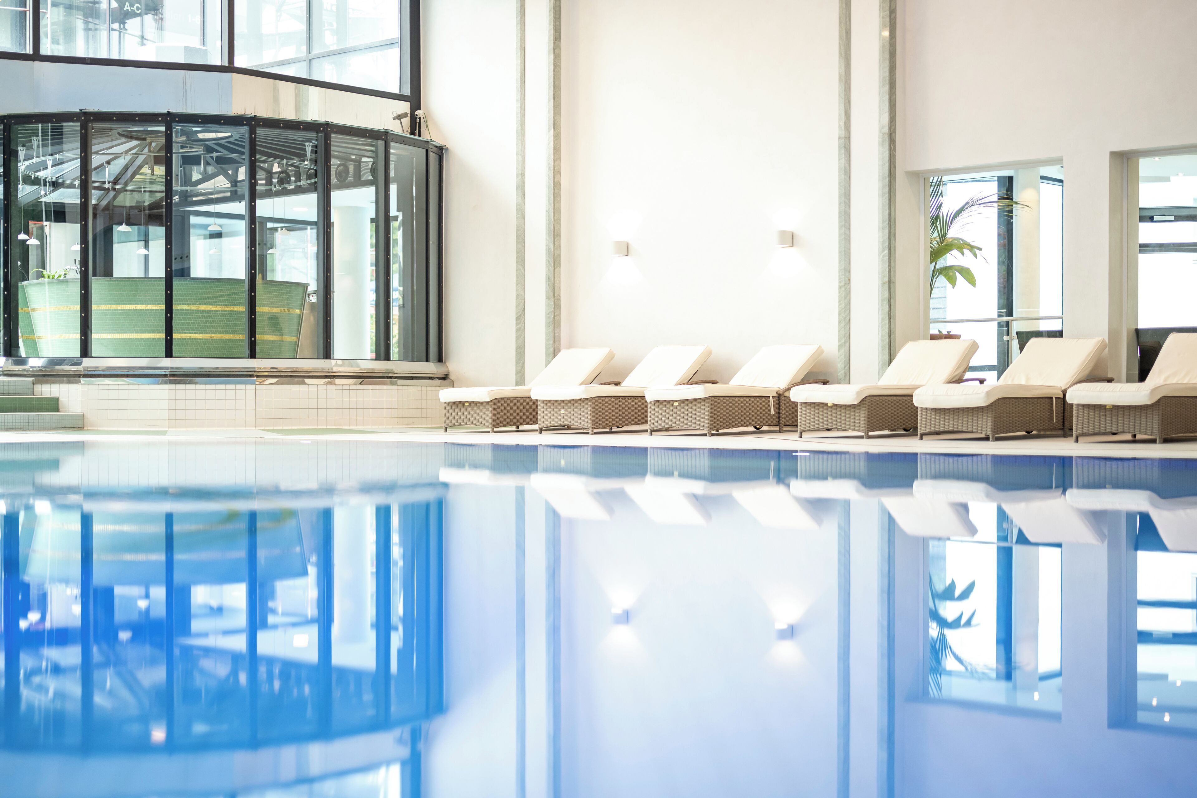 2 piscinas techadas, una piscina al aire libre de temporada