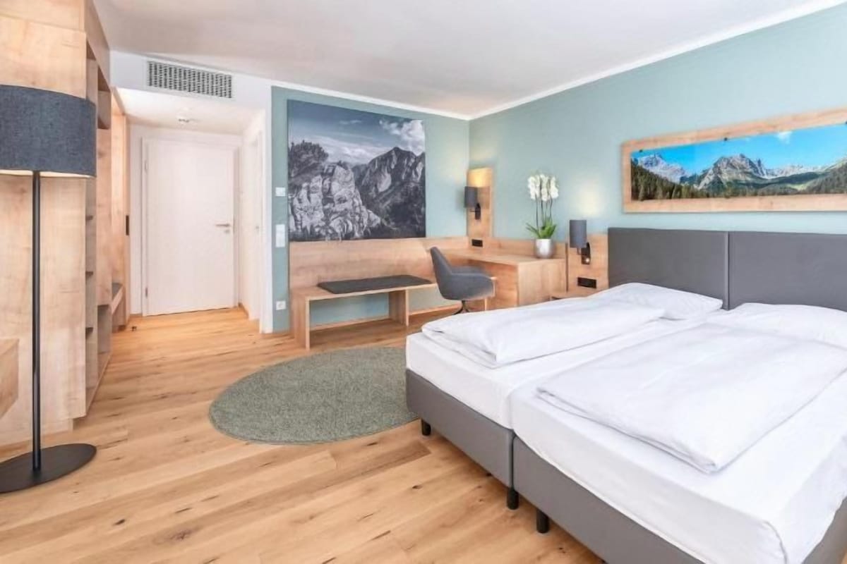 Cortinas blackout, wifi gratis y ropa de cama 
