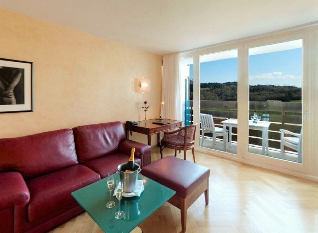 Junior Suite, 1 Queen Bed, Balcony, Mountain View | Blackout drapes, free WiFi, bed sheets