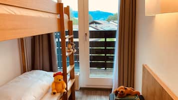 Apartamento familiar, 2 habitaciones, balcón, vistas a la montaña | 1 dormitorio, cortinas opacas, cuna de viaje y wifi gratis