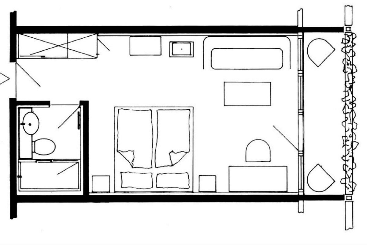 Plano de planta que muestra un baño, una cocina y una sala de estar.