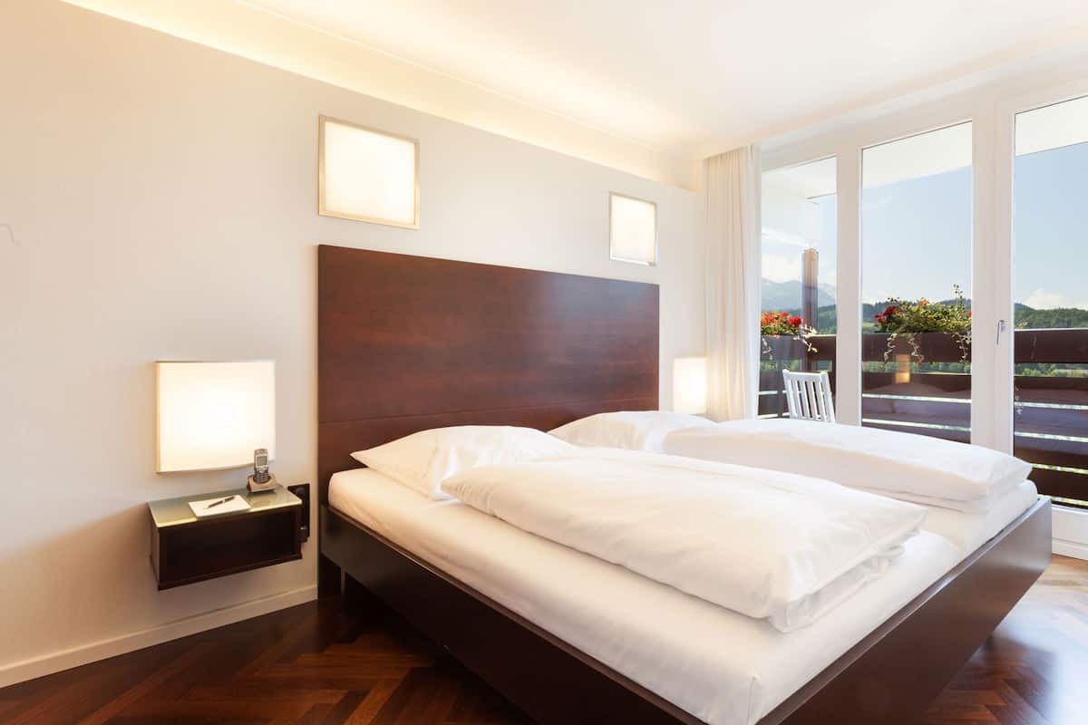 Blackout curtains, free WiFi, bed sheets