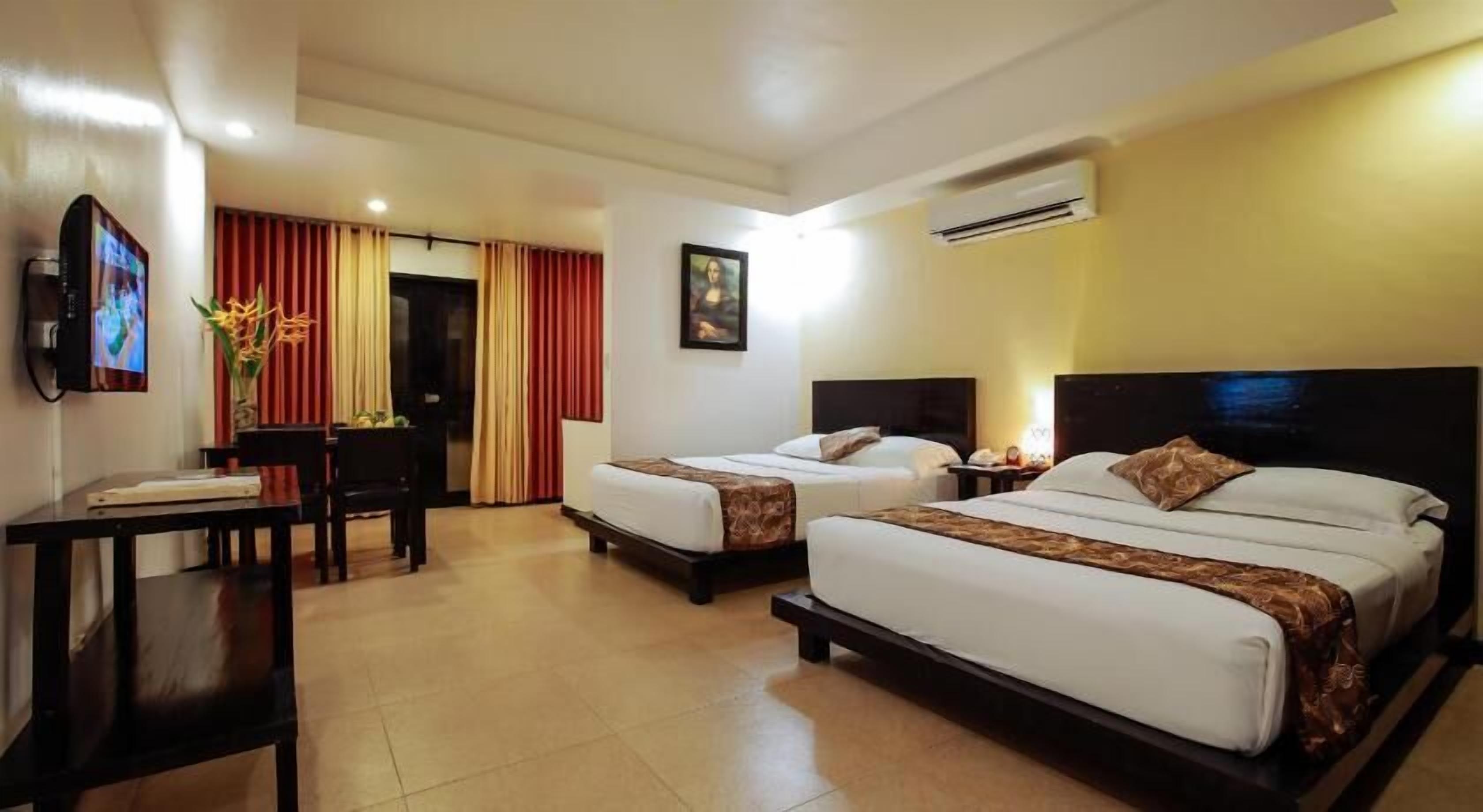 Minibar, in-room safe, individually decorated, individually furnished