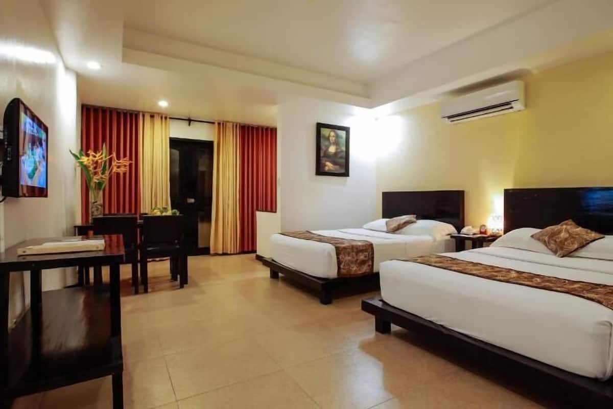 Minibar, in-room safe, individually decorated, individually furnished