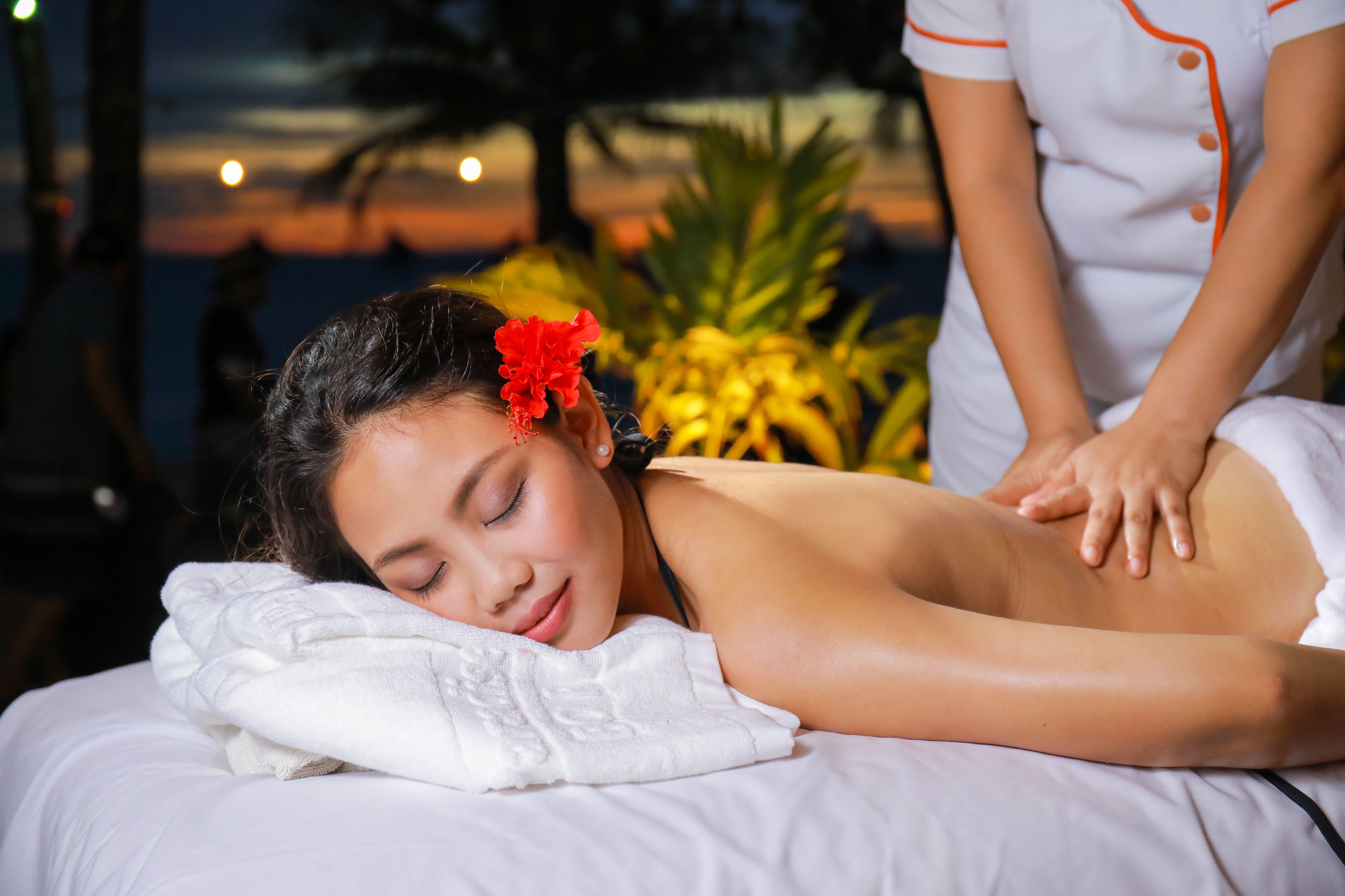 瑞典式按摩、泰式按摩、海滩按摩