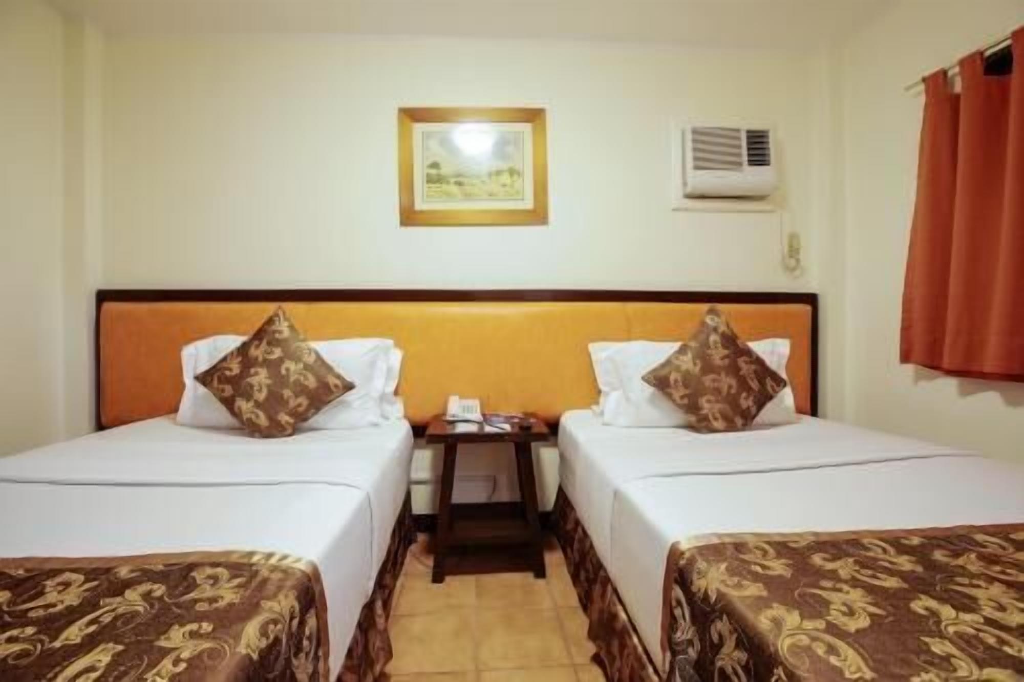 Minibar, in-room safe, individually decorated, individually furnished