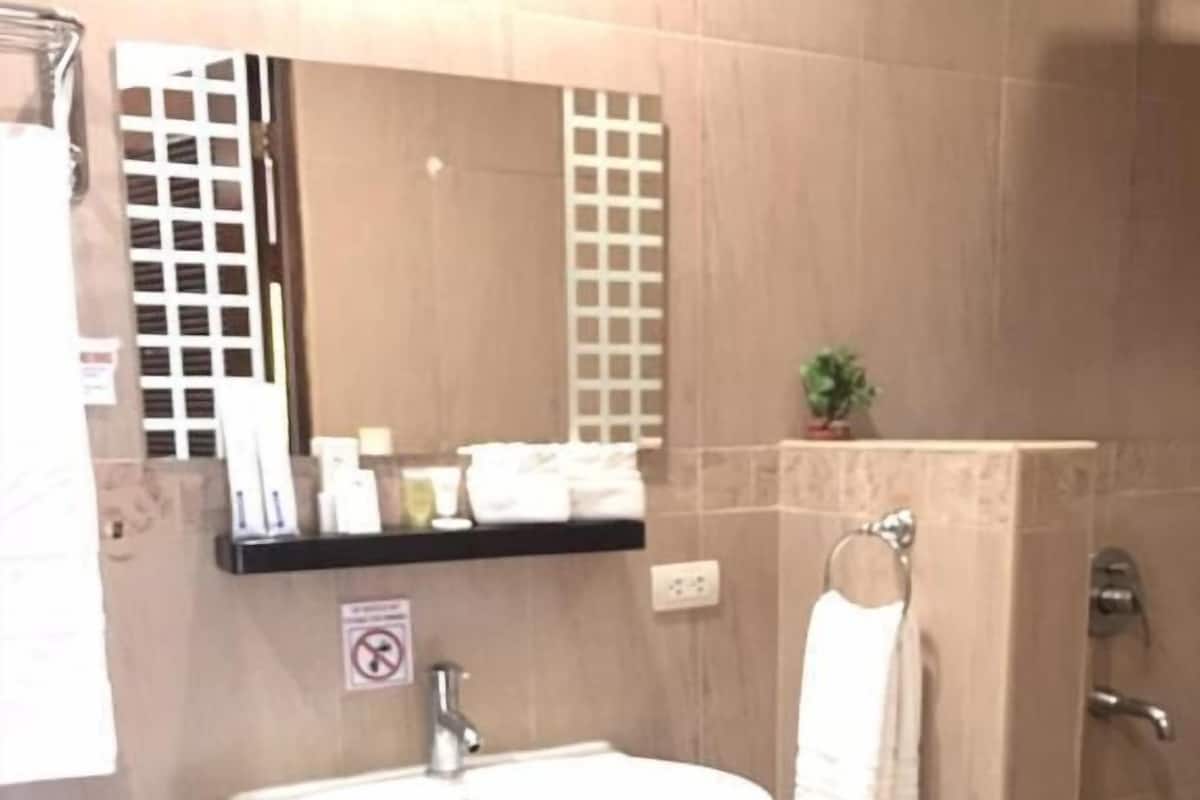 Bathroom | Shower, free toiletries, slippers, towels