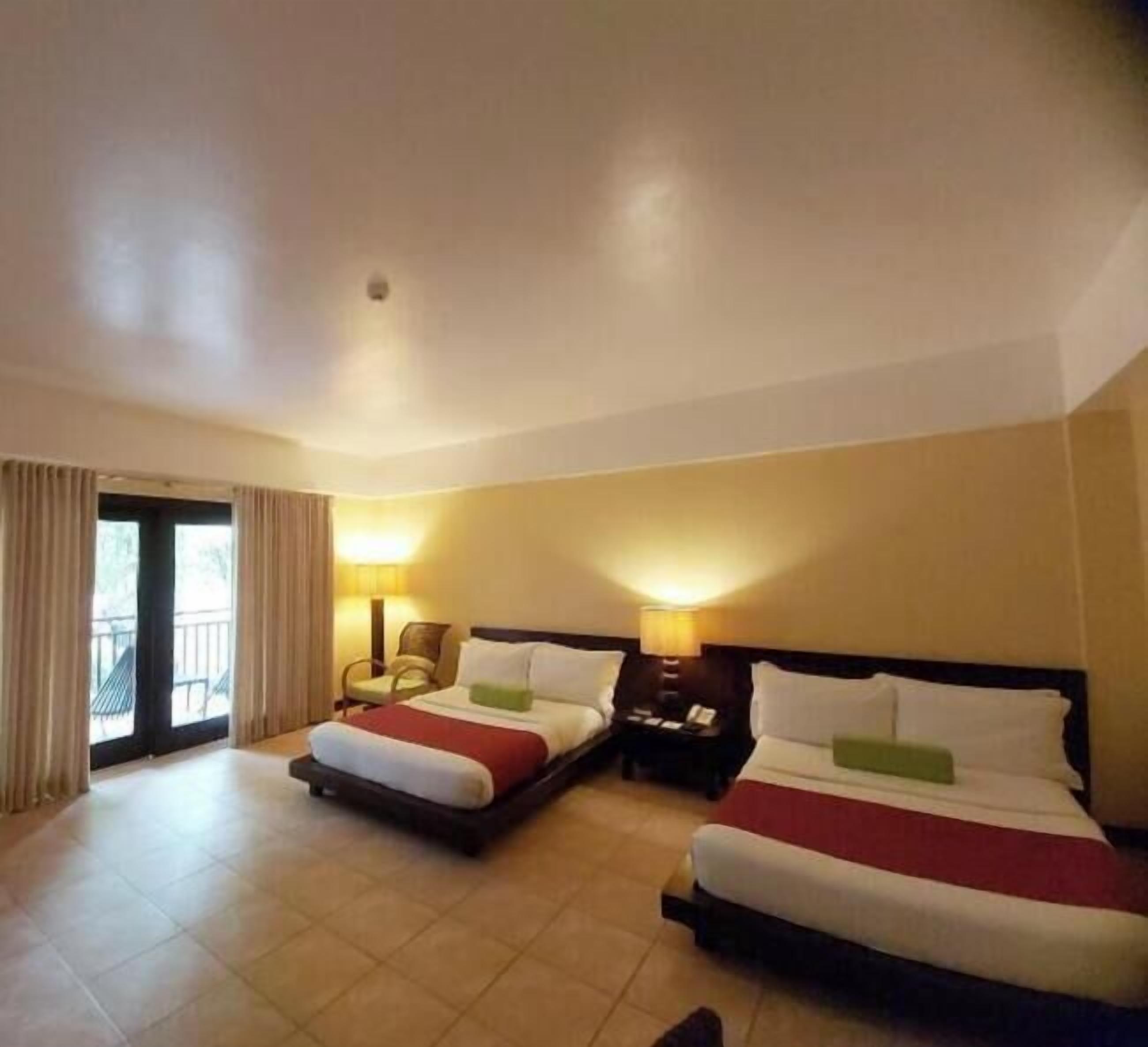 Minibar, in-room safe, individually decorated, individually furnished