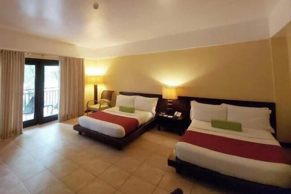 Minibar, in-room safe, individually decorated, individually furnished